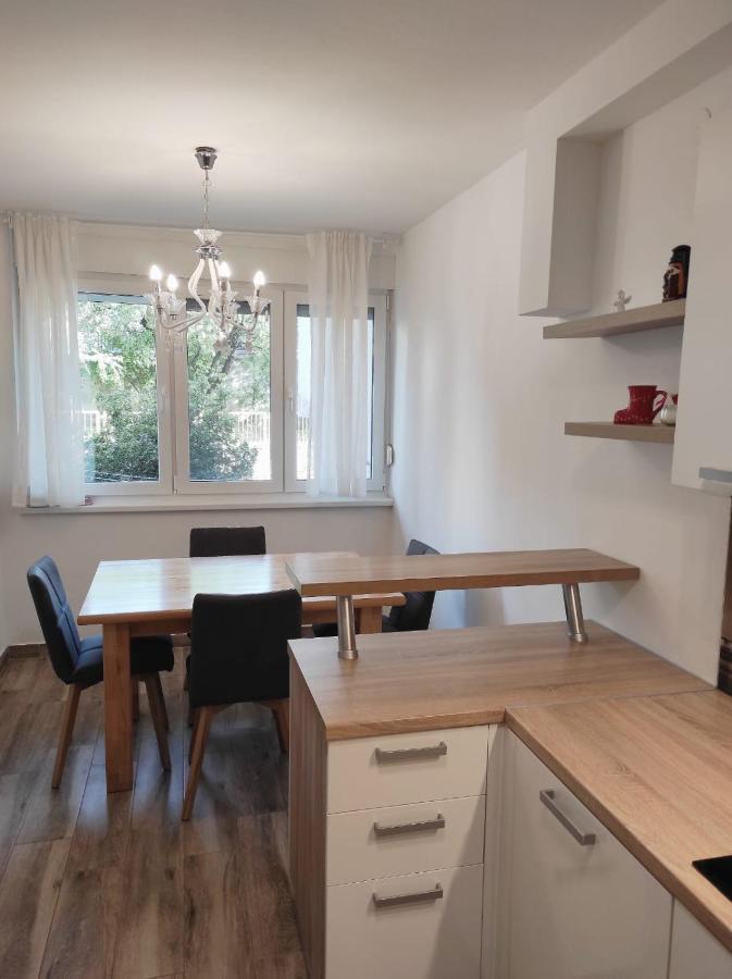 Apartment Mm Split Eksteriør billede